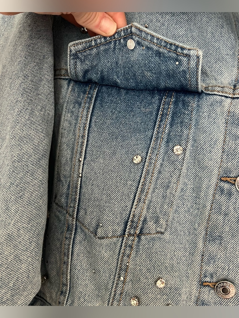 Forever 21 cropped jean jacket light wash embellished rhinestone size medium - Picture 7 of 11